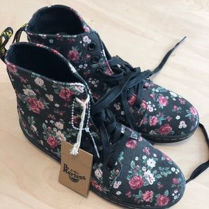 NWT Dr. Martens Floral Canvas Boots